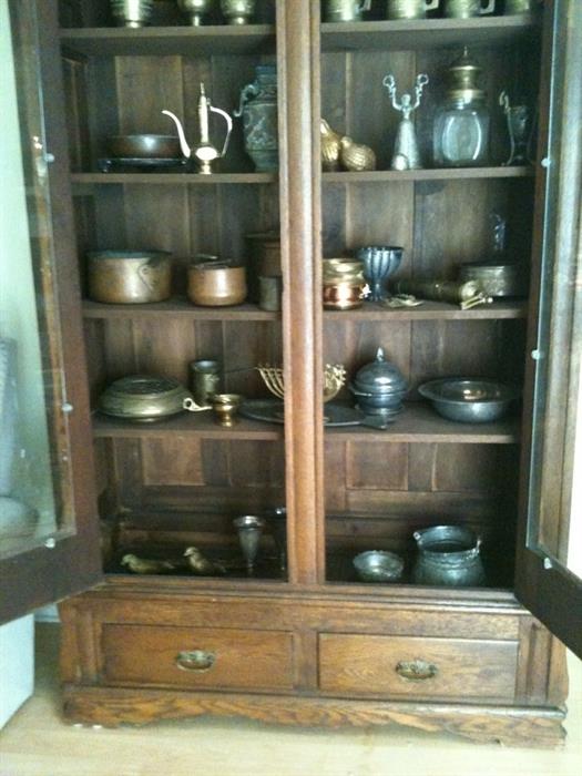 Lovely antique oak cabinet in great condition