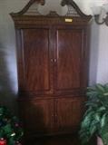 Beautiful Henredon Armoire entertainment center. This would also make a great home office. 