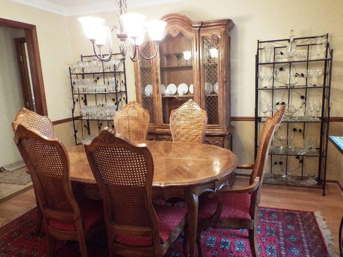 Hibriton Dining room set