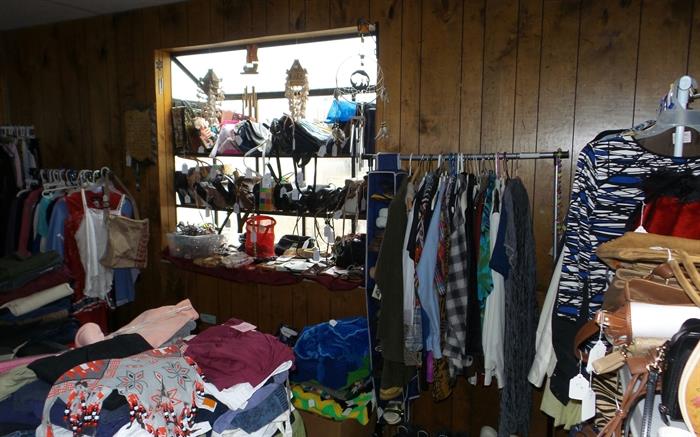 TONS of Newer Clothing * Shoes * Purses