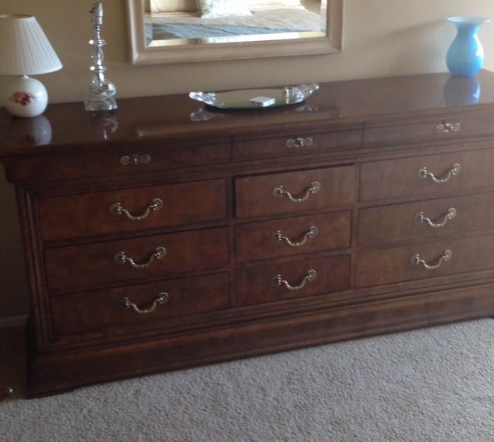 Dining room cabinet, multiple drawers, excellent condition, beautiful finish.