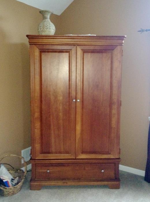 Beautiful Thomasville bedroom set with armoire