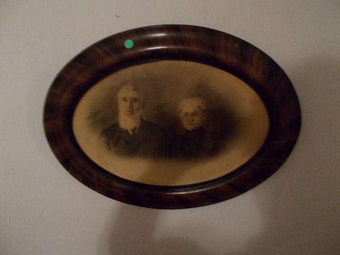 "Instant Relatives - You are really buying the VINTAGE oval Frame - Great condition!