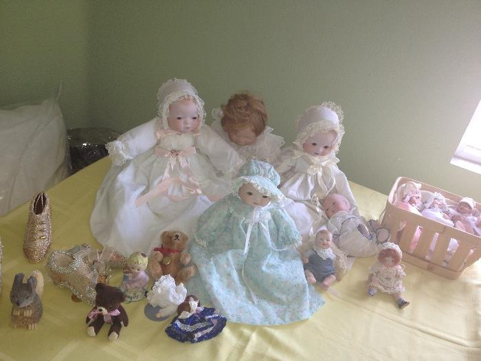 Selection of contemporary bye lo baby dolls