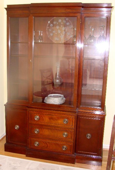 Gorgeous hutch, great shape, please forgive the glare