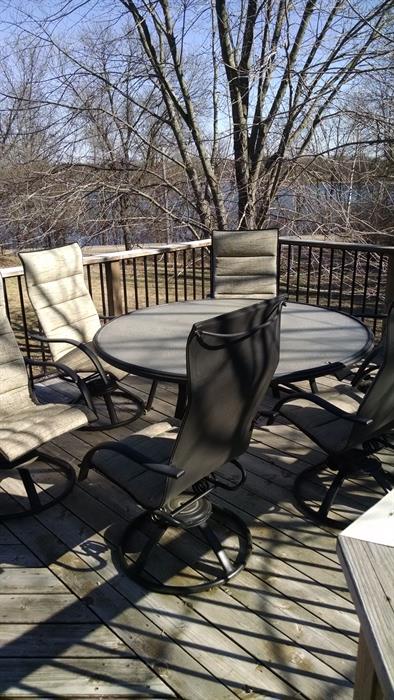 Hom patio oversized table and 6 chairs