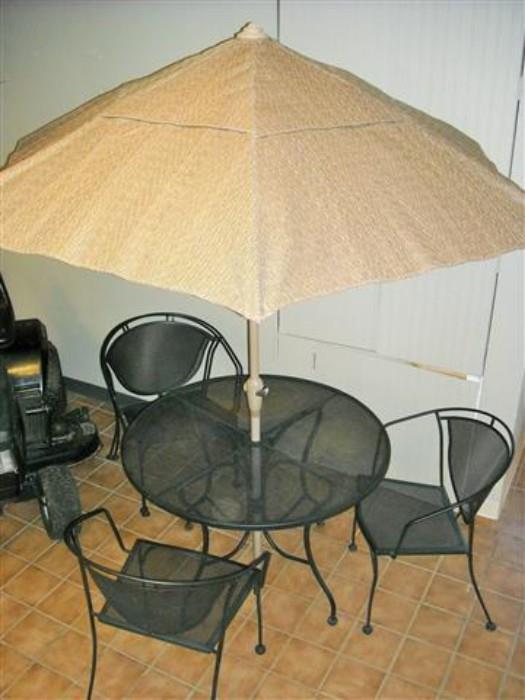 very nice like new metal patio set w/umbrella