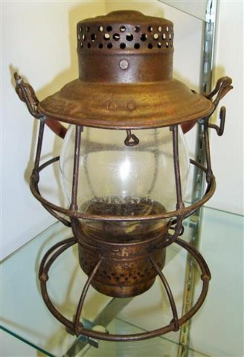 C M & St Paul Ry tall etched globe railroad lantern