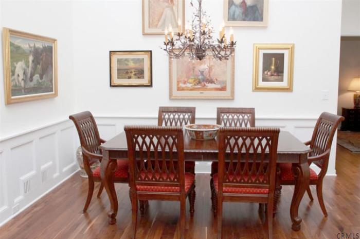 Bernhardt dinning table 8 chairs, 2 leaves an full pads