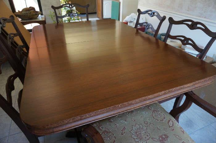 Dining table, Duncan Phyfe and 6 Chippendale chairs