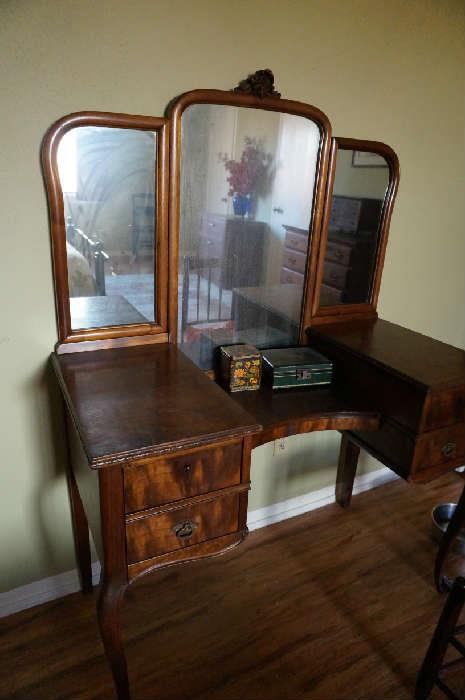 Beautiful Burled Walnut Ladies Vanity with three sectioned Mirror.