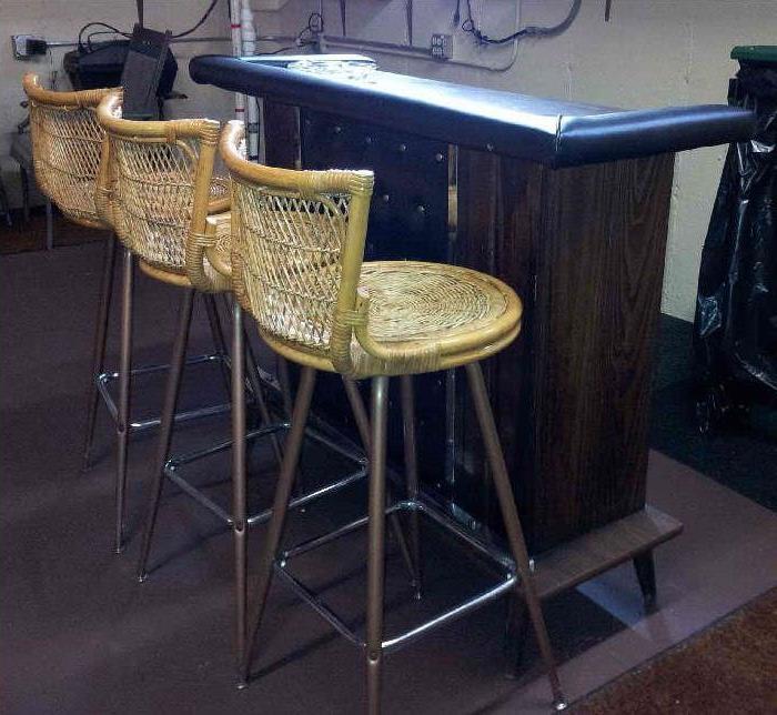nice vintage bar and rattan seat bar stools