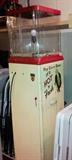 Pop Corn Sez 10 cent pop corn machine