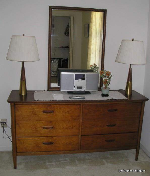 Lane Mid Century Dresser with mirror, matching mid century Lamps..........
