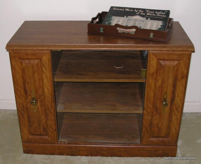 Heritage small cabinet