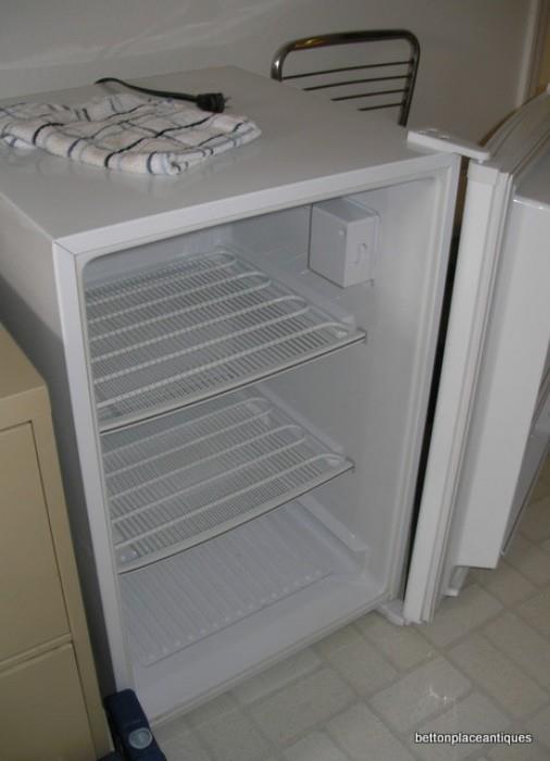 Small fridge in excellent condition