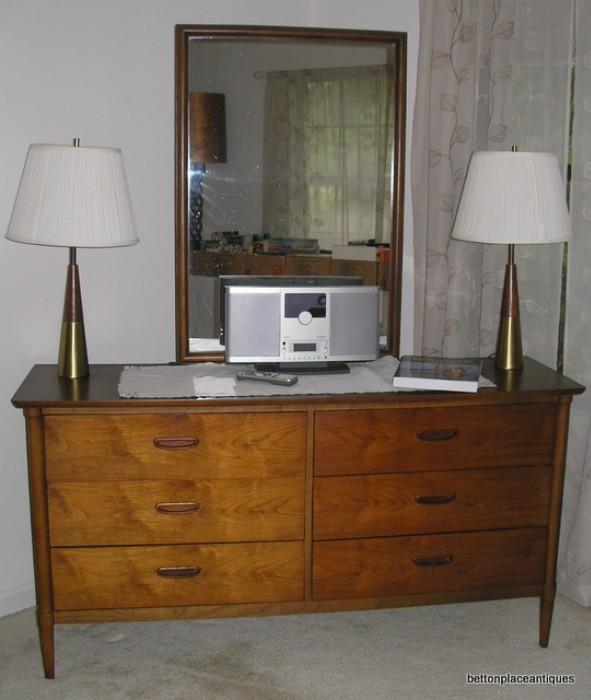 Lane dresser with mirror, matching lamps