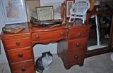 Huntley Dresser w/Mirror(on the side)