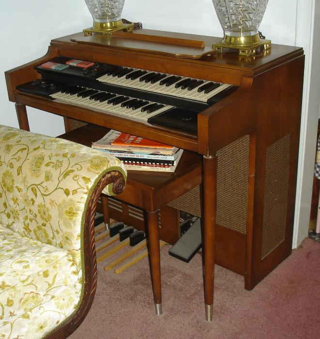 Vintage Thomas electronic organ