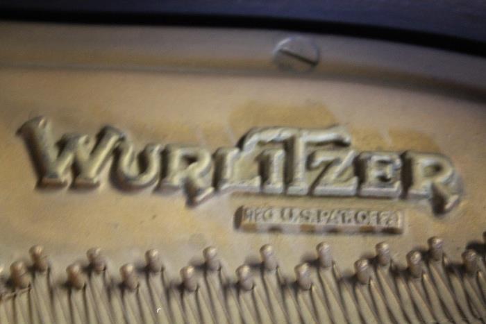 Wurlitzer 4’9” 1938 Painted Cream Baby Grand Piano *some keys bad*needs refinished* #179559 Condition of 6/7