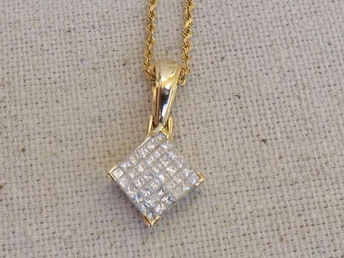 1ct diamond pendant set in 14kt gold