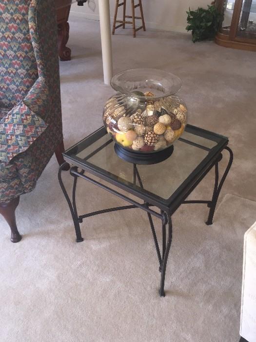 METAL GLASS TOP SIDE TABLE WITH VASE