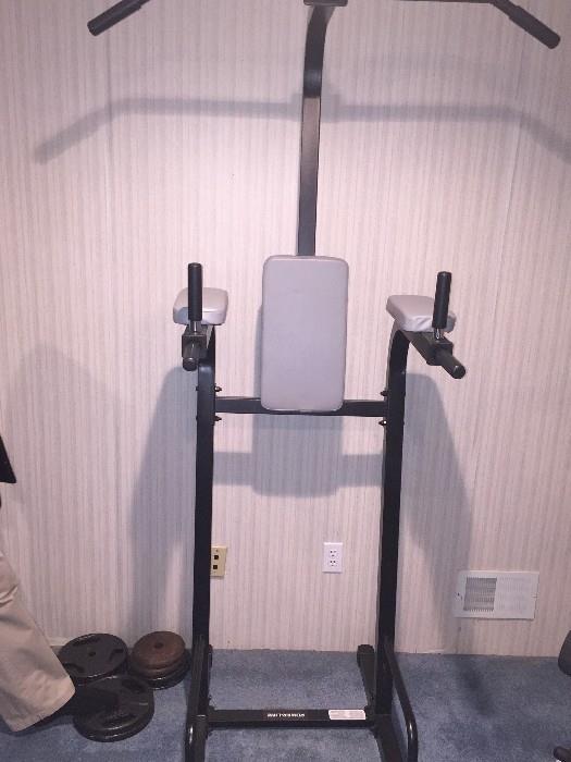 WORKOUT / GYM EQUIPMENT / PULL UP & RAISE POWER TOWER
