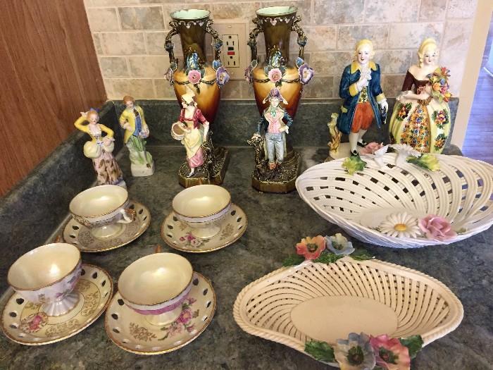ANTIQUE VICTORIAN STYLE FIGURINES / FINE CHINA TEA CUPS / FLOWER WEAVED BASKETS