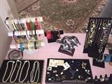 COSTUME & VINTAGE JEWELRY, PINS/BROOCHES/EARRINGS/BRACELETS/ NECKLACES