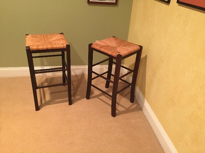 Bar/counter stools in wood and wicker