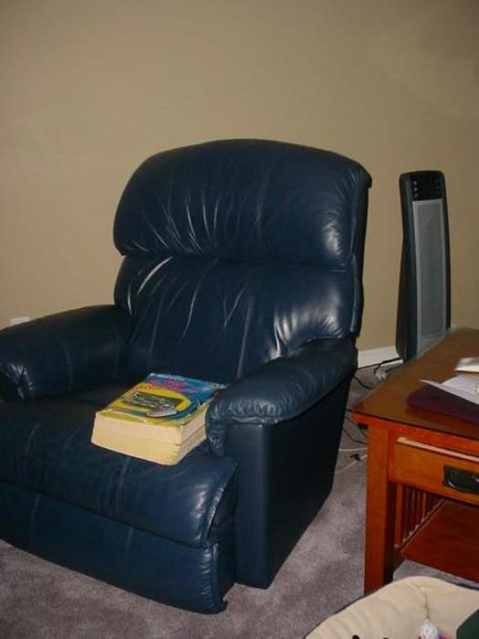 Very nice blue leather lazy boy recliner