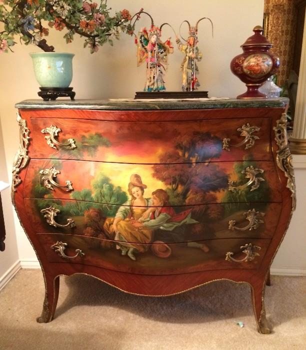 Stunning BOMBAY Chest !