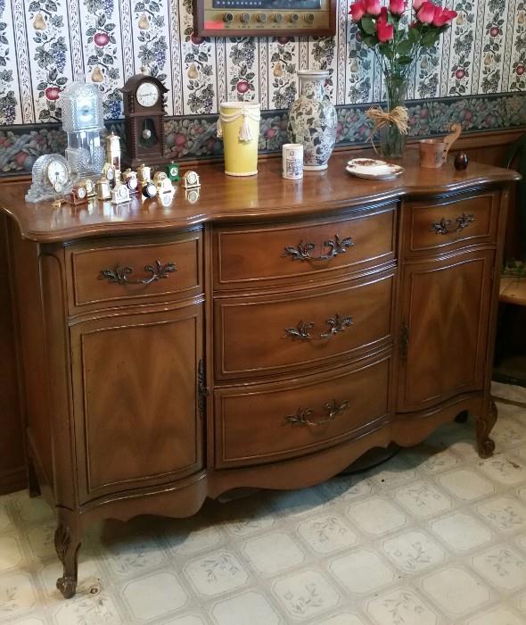 Beautiful Buffet with Serpantine front