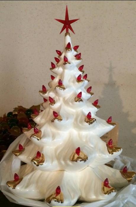 The J&S FAMOUS CERAMIC CHRISTMAS TREE !!!!!