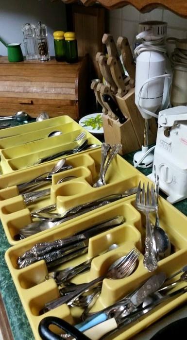 Trays of flatware, Oneida, etc....