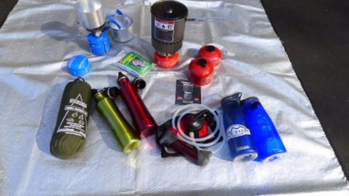 Mixed lot of camping equipment