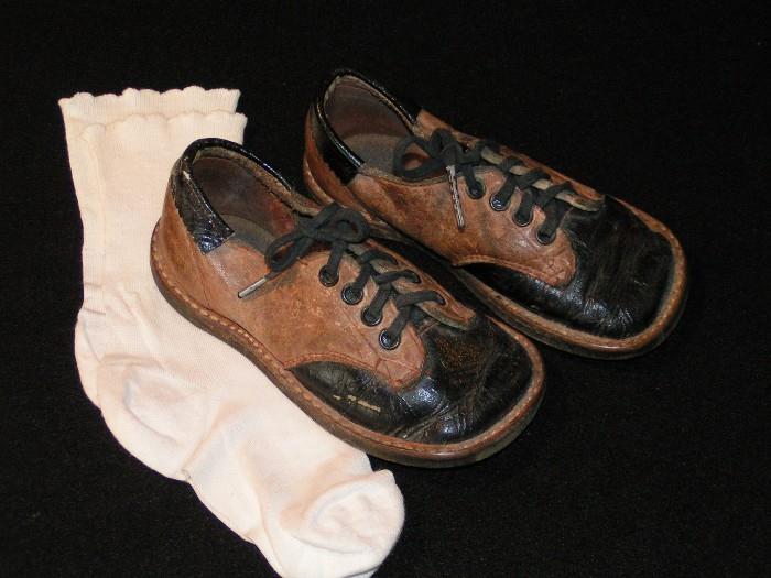 Vintage leather toddler shoes 