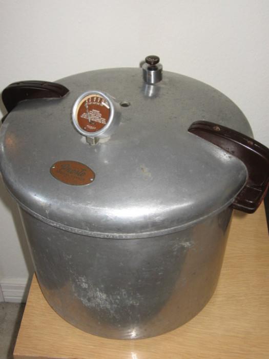 vintage Presto pressure cooker/canner