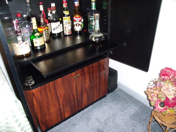 bar section of the other curio units