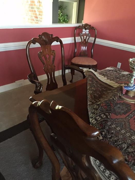 Henredon dining room set with 8 beautiful chairs