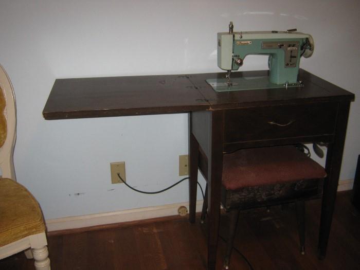 vintage sewing machine (as is...needs repairs)