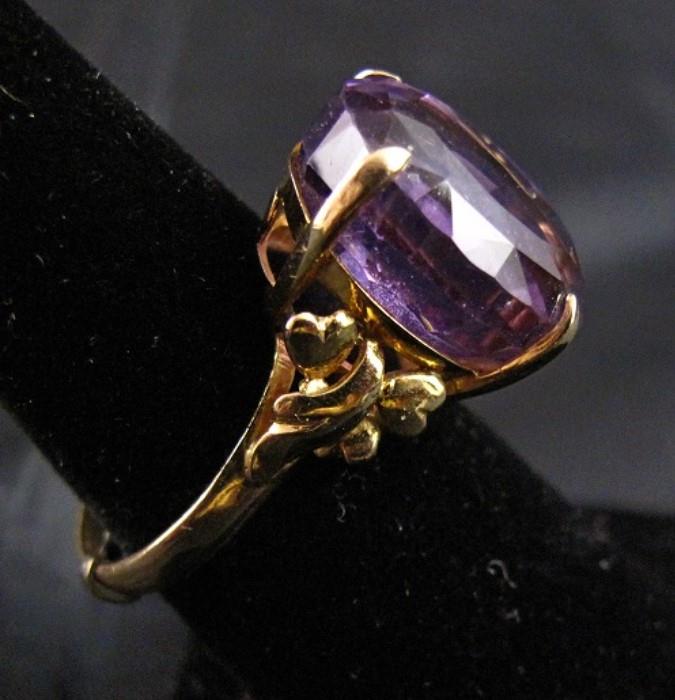 14K Gold Ring: Custom Made Mounting w/approximate 5-6 Ct Amethyst 