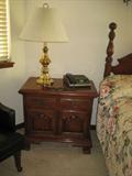 THOMASVILLE NIGHT STAND / STIFFEL BRASS LAMP