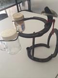        Salt & pepper shakers/ horseshoe holder