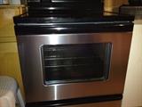 4 RANGE ELECTRICAL STOVE/OVEN. GOOD CONDITION