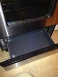 4 RANGE ELECTRICAL STOVE/OVEN. GOOD CONDITION