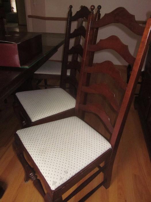 Dining Room Table, 8 chairs, 2 leaves, table pads