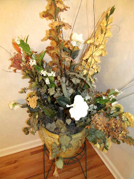 ONE OF THE MANY CUSTOM FLORAL ARRANGEMENTS 