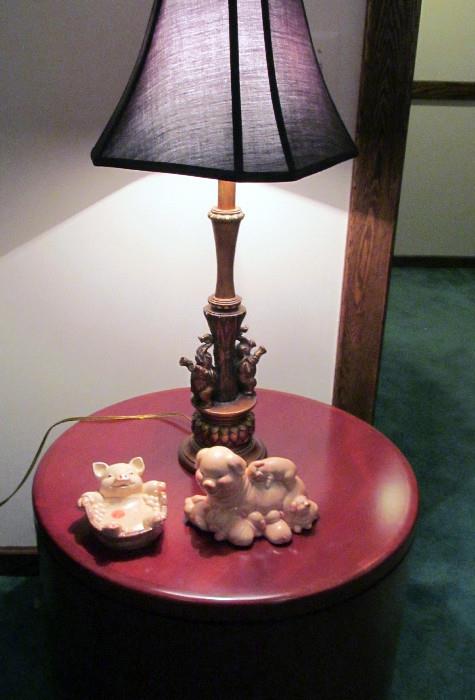 NOVELTY LAMP, DRUM TABLE AND ACCESSORIES
