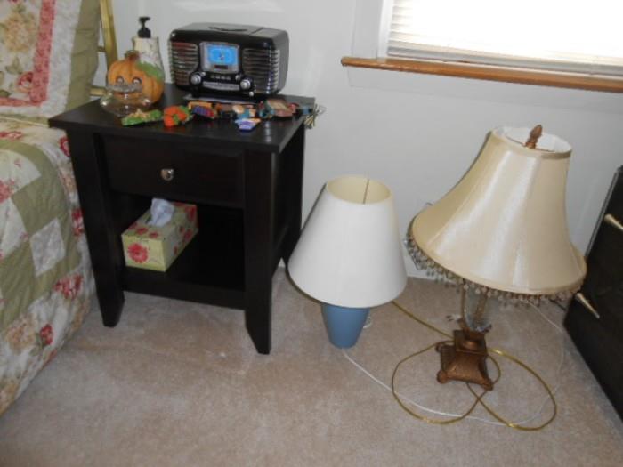 side table or night stand, lamps